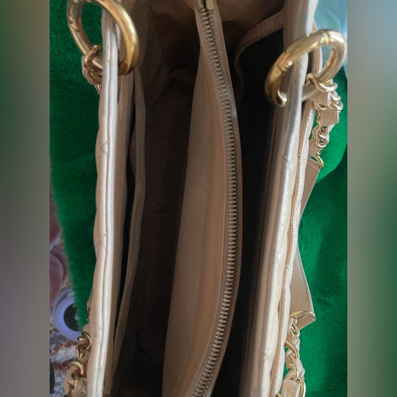 CHANEL Caviar GST (Beige) - Picture 6 of 17